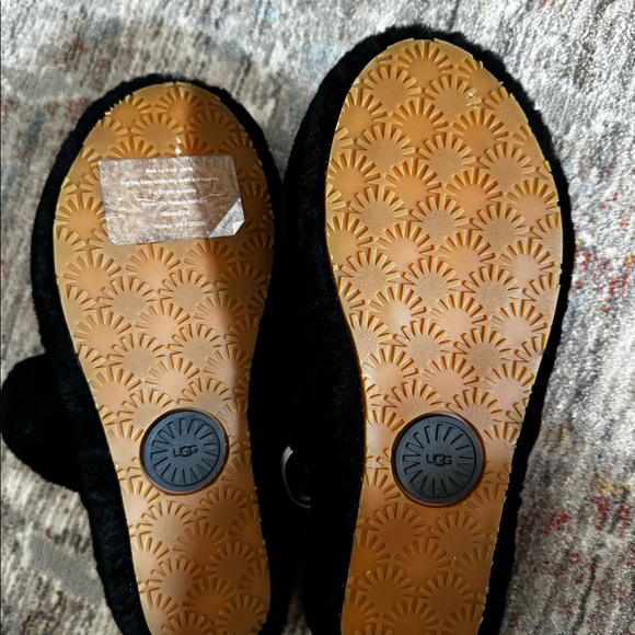 Ugg Slippers - Picture 3 of 6